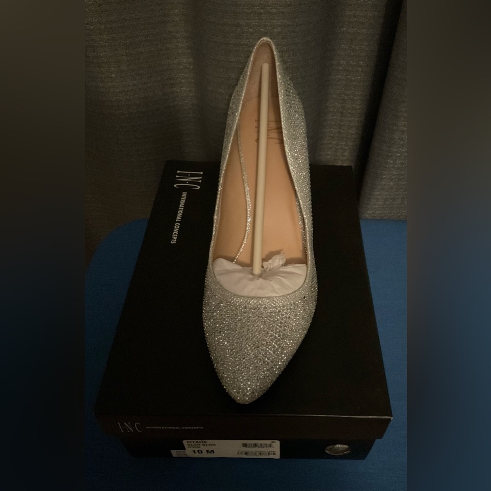Women’s INC dress shoe